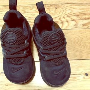 Toddler Boys Nike Prestos.